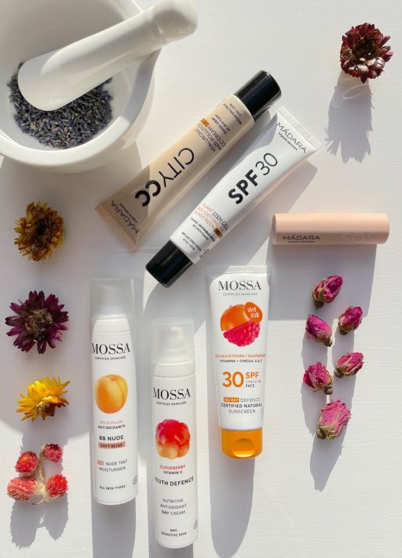 mossa-and-madara-products-dried-flowers-in-sunshine