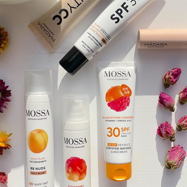 mossa-and-madara-products-dried-flowers-in-sunshine