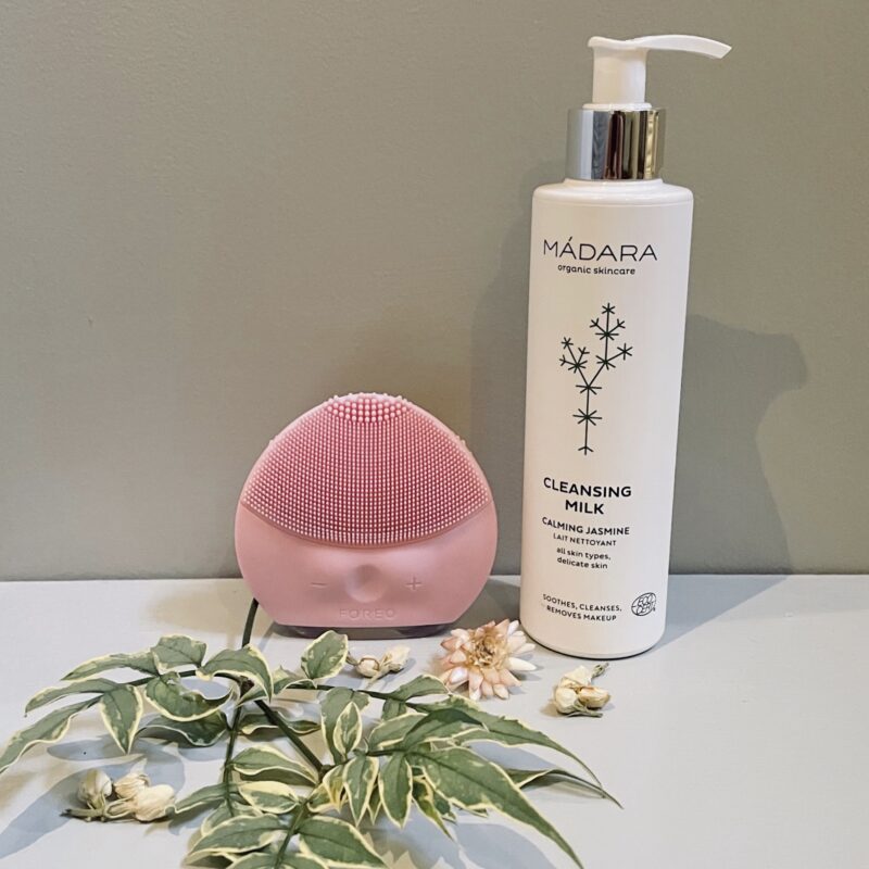 foreo-luna-madara-cleansing-milk